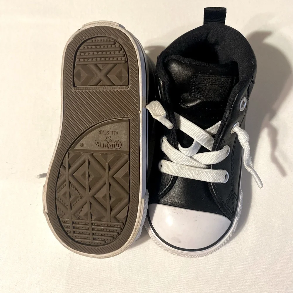 Converse - Picture 3 of 4